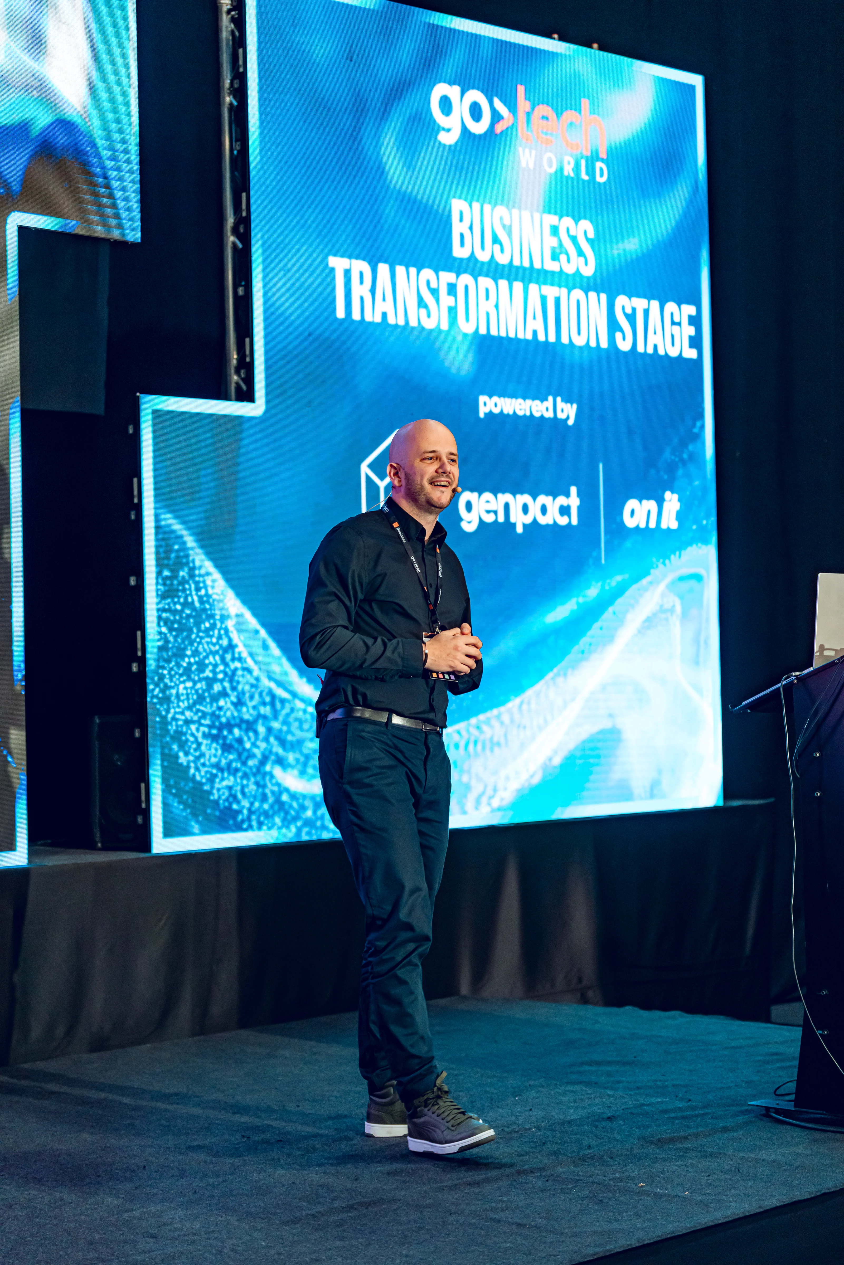 Gabriel pe scenă la GoTech World - Business Transformation Stage